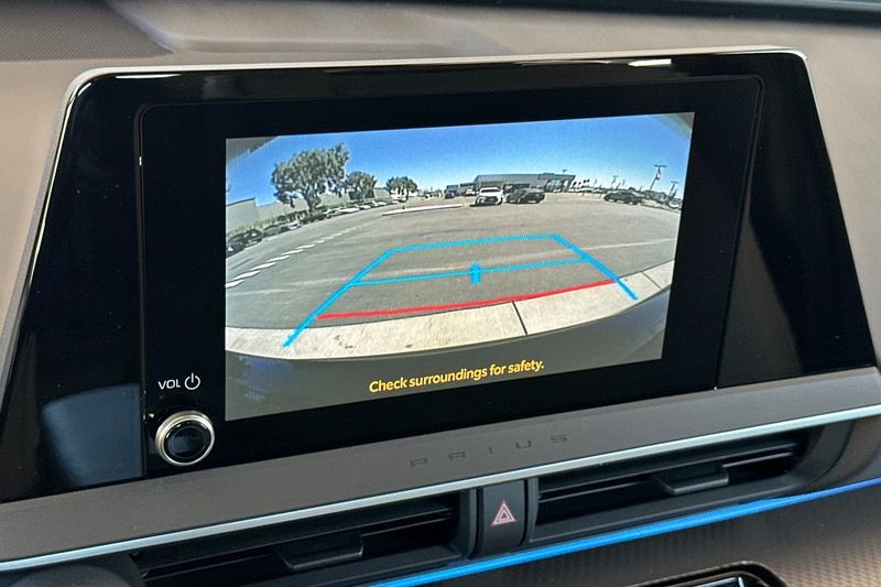 Toyota Prius Vehicle Full-screen Gallery Image 19