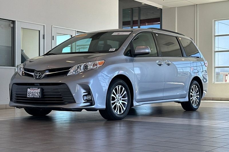 Toyota Sienna Vehicle Full-screen Gallery Image 07