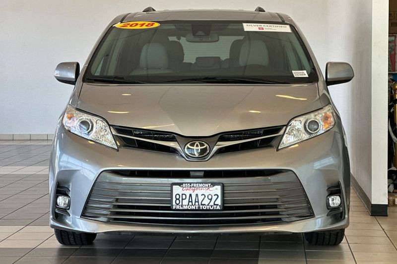 Toyota Sienna Vehicle Full-screen Gallery Image 08