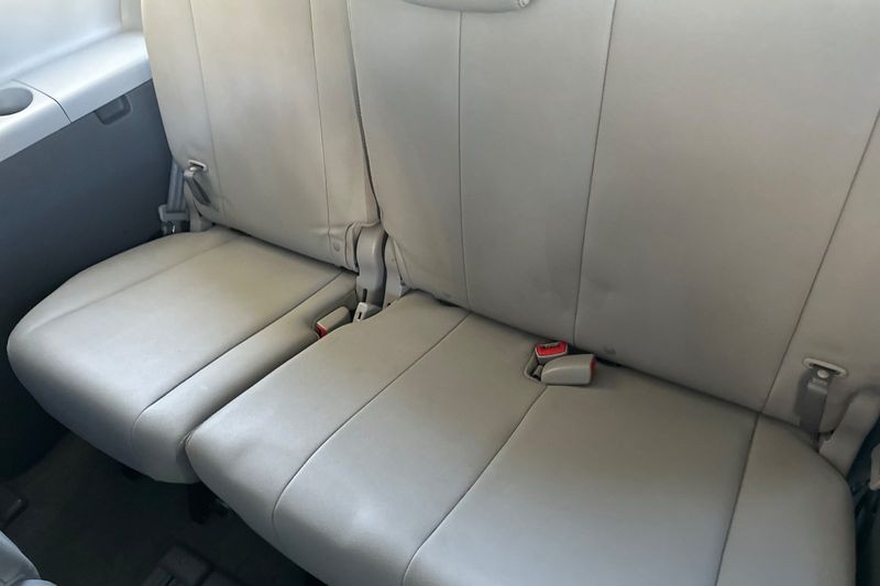 Toyota Sienna Vehicle Full-screen Gallery Image 14
