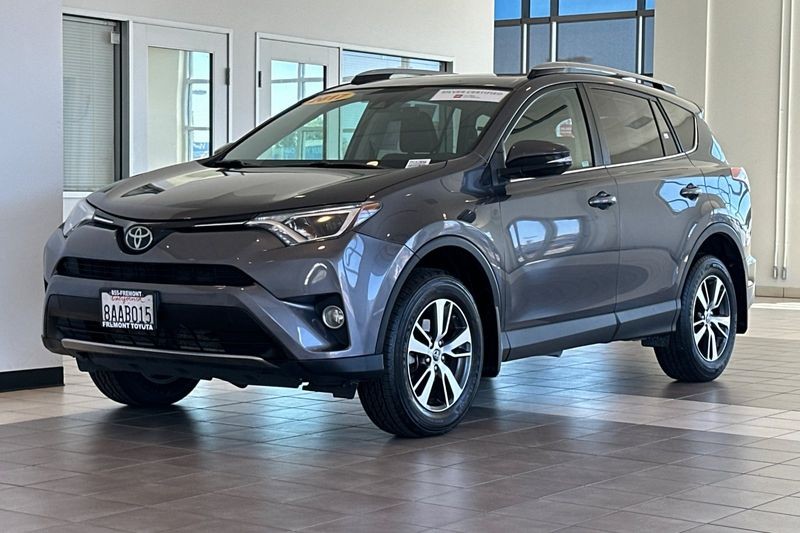 Toyota RAV4 Vehicle Full-screen Gallery Image 08