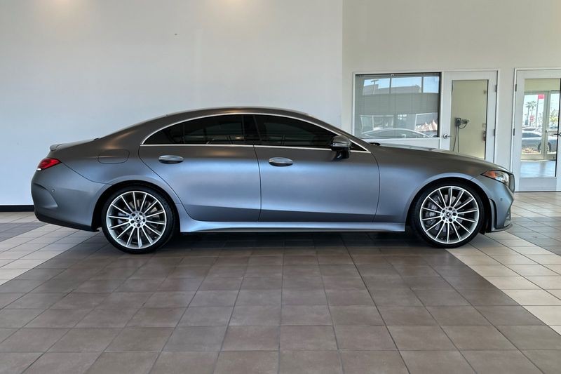 Mercedes-Benz CLS Vehicle Full-screen Gallery Image 03
