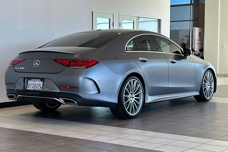 Mercedes-Benz CLS Vehicle Full-screen Gallery Image 04
