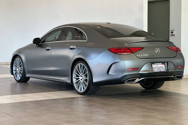 Mercedes-Benz CLS Vehicle Full-screen Gallery Image 06
