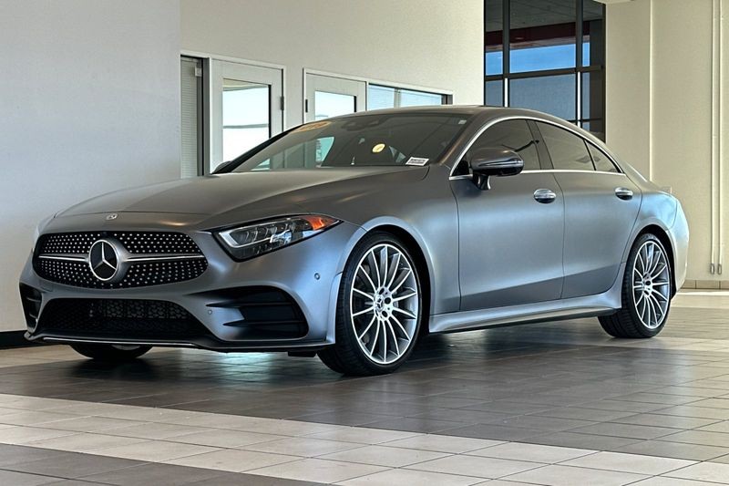 Mercedes-Benz CLS Vehicle Full-screen Gallery Image 08