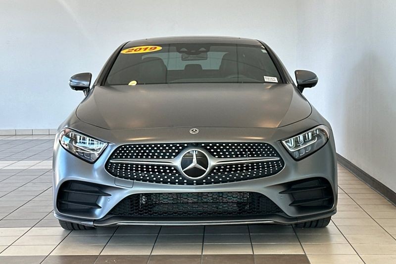 Mercedes-Benz CLS Vehicle Full-screen Gallery Image 09