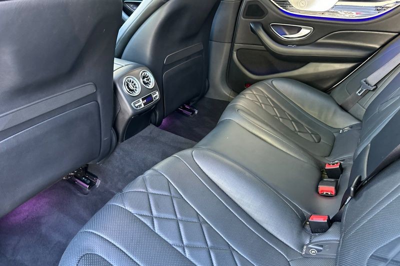 Mercedes-Benz CLS Vehicle Full-screen Gallery Image 12