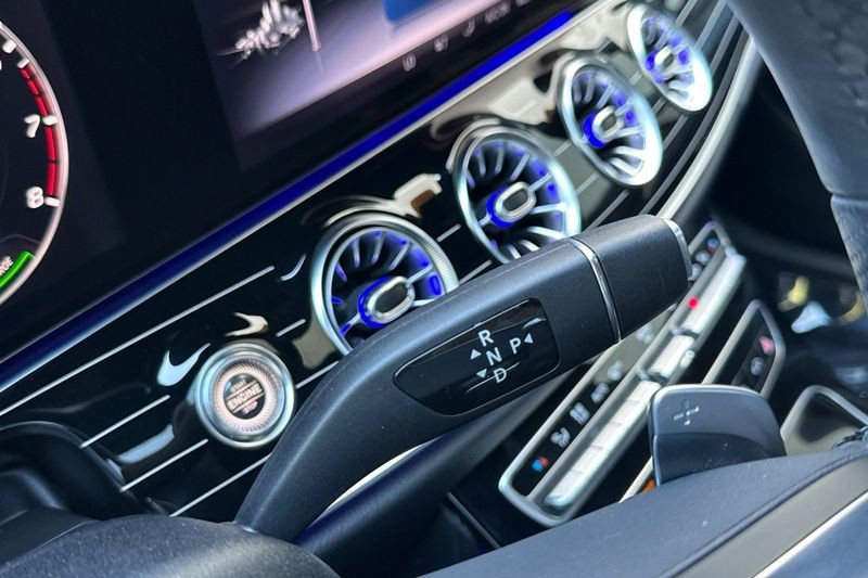Mercedes-Benz CLS Vehicle Full-screen Gallery Image 20