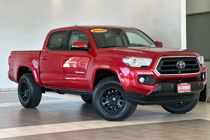 Toyota Tacoma 4WD Vehicle Full-screen Gallery Image 02