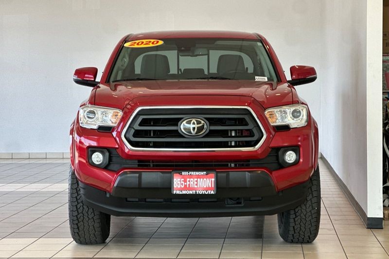 Toyota Tacoma 4WD Vehicle Full-screen Gallery Image 09
