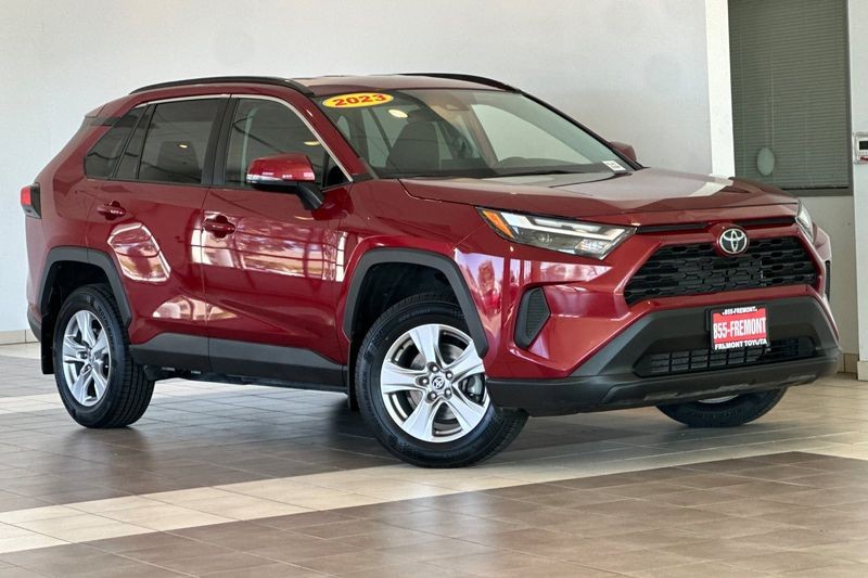 Toyota RAV4 Vehicle Full-screen Gallery Image 02