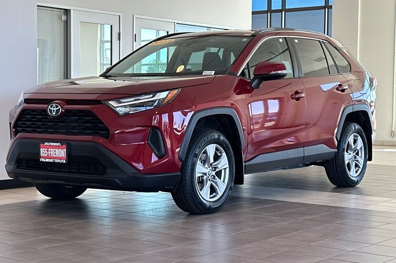 Toyota RAV4 Vehicle Full-screen Gallery Image 08