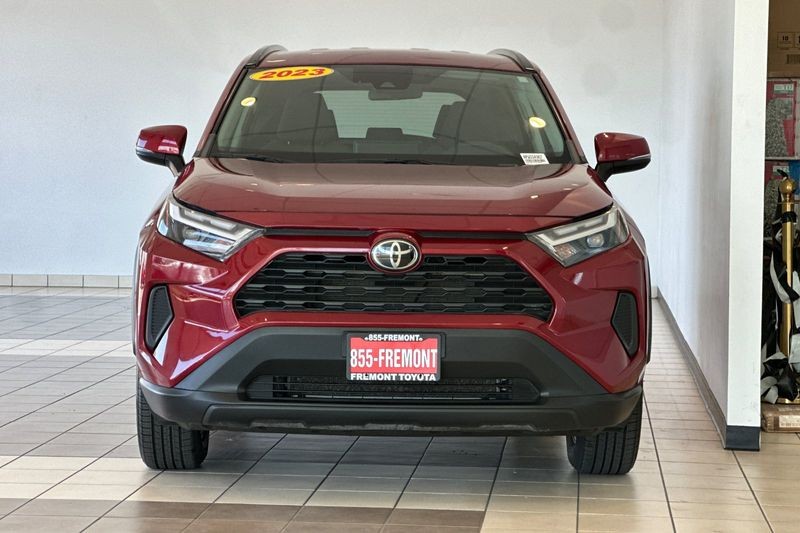 Toyota RAV4 Vehicle Full-screen Gallery Image 09