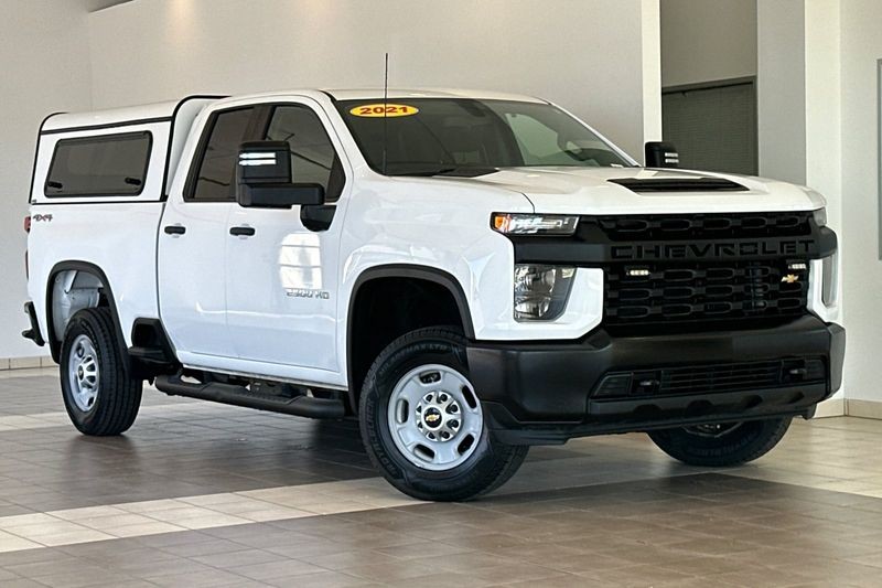 Chevrolet Silverado 2500HD Vehicle Full-screen Gallery Image 02