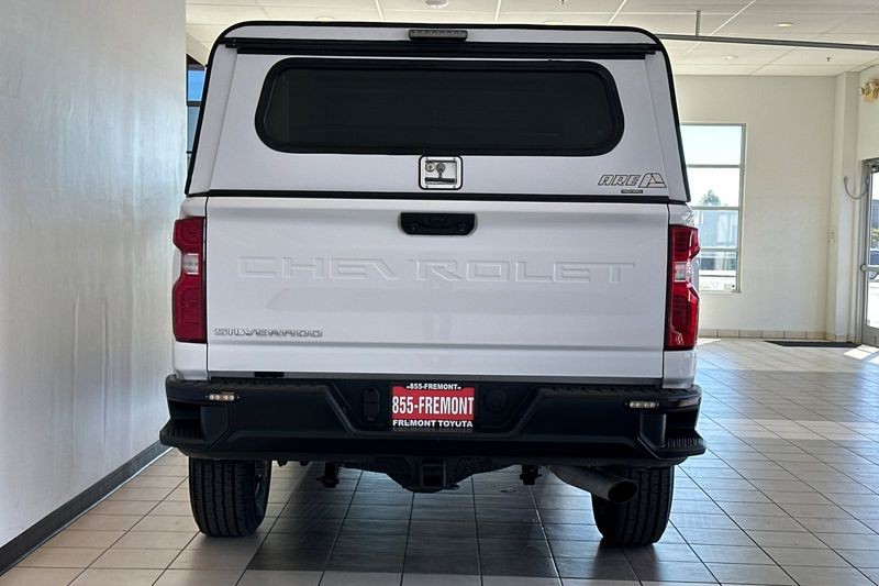 Chevrolet Silverado 2500HD Vehicle Full-screen Gallery Image 05