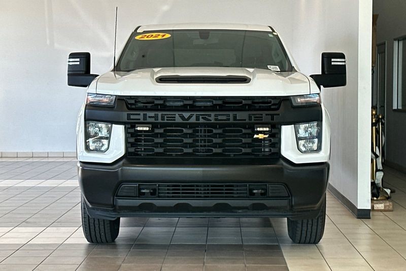 Chevrolet Silverado 2500HD Vehicle Full-screen Gallery Image 09