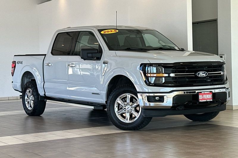 Ford F-150 Vehicle Full-screen Gallery Image 02