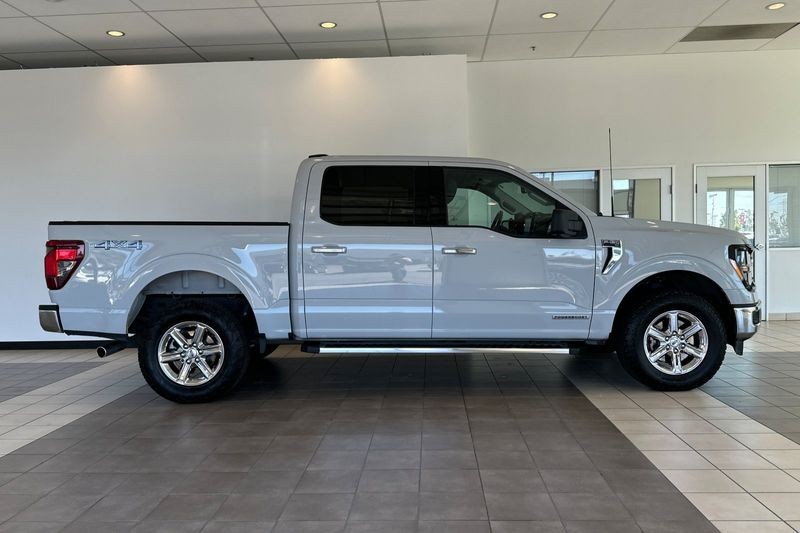 Ford F-150 Vehicle Full-screen Gallery Image 03