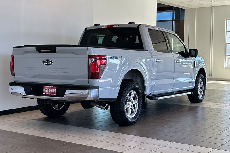 Ford F-150 Vehicle Full-screen Gallery Image 04