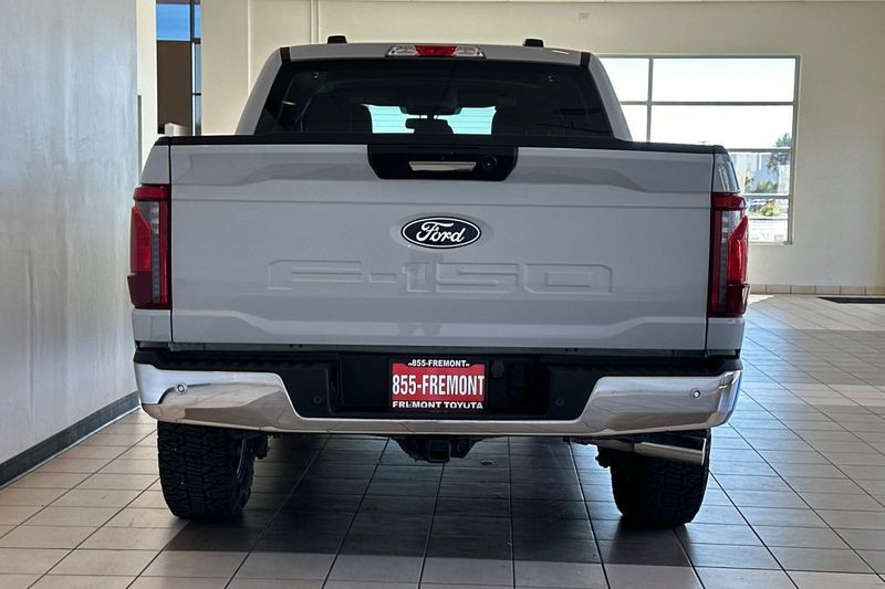 Ford F-150 Vehicle Full-screen Gallery Image 05