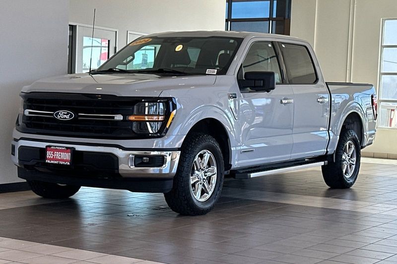 Ford F-150 Vehicle Full-screen Gallery Image 08