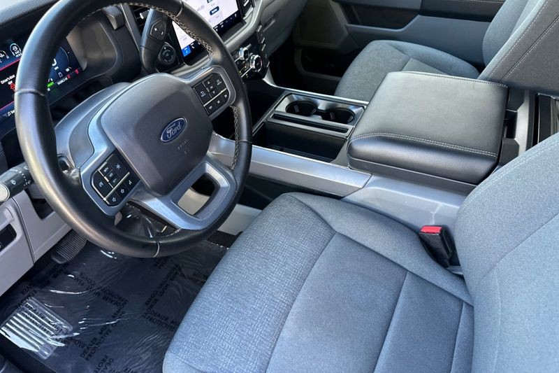 Ford F-150 Vehicle Full-screen Gallery Image 10