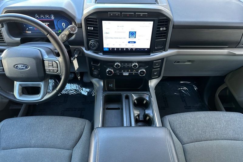 Ford F-150 Vehicle Full-screen Gallery Image 13