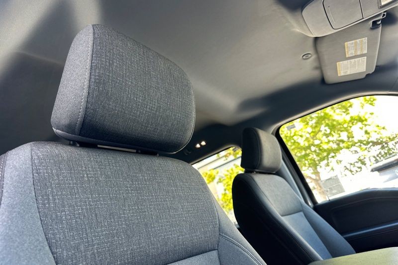 Ford F-150 Vehicle Full-screen Gallery Image 16