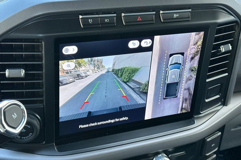 Ford F-150 Vehicle Full-screen Gallery Image 18