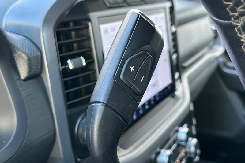 Ford F-150 Vehicle Full-screen Gallery Image 20