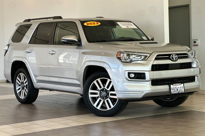 Toyota 4Runner Vehicle Full-screen Gallery Image 02