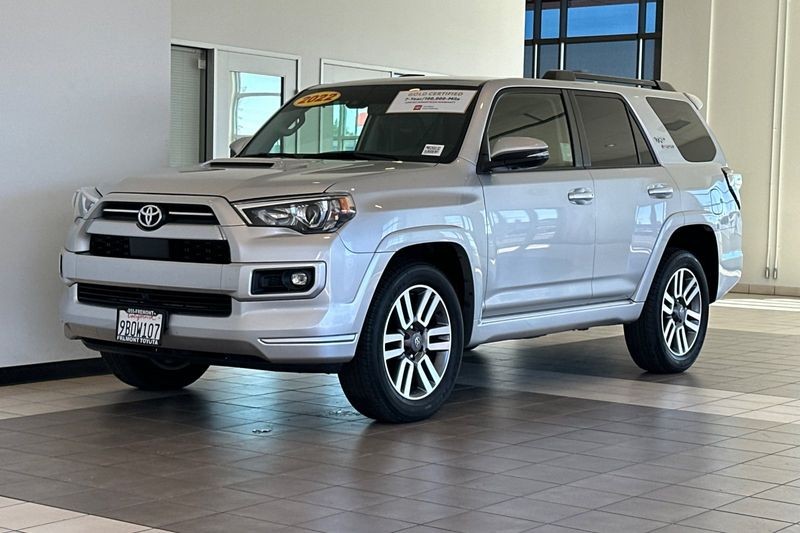 Toyota 4Runner Vehicle Full-screen Gallery Image 08