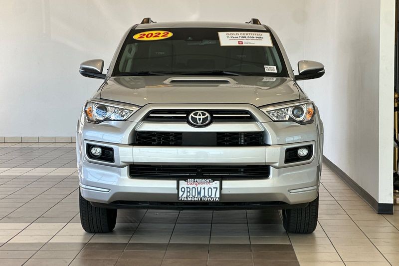 Toyota 4Runner Vehicle Full-screen Gallery Image 09