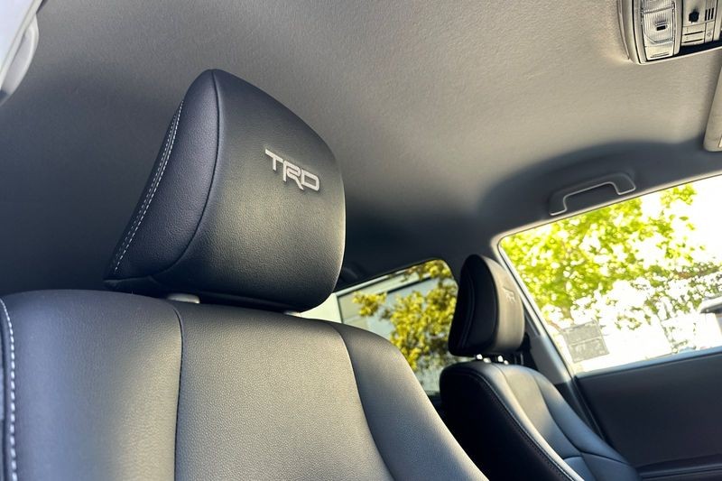 Toyota 4Runner Vehicle Full-screen Gallery Image 17