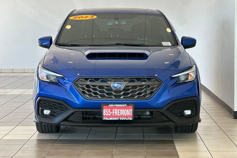 Subaru WRX Vehicle Full-screen Gallery Image 09