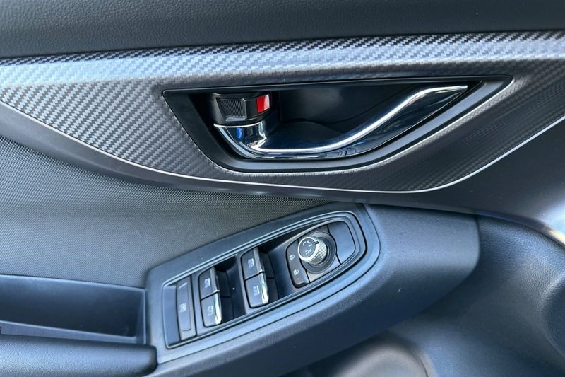 Subaru WRX Vehicle Full-screen Gallery Image 11