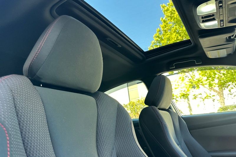 Subaru WRX Vehicle Full-screen Gallery Image 17