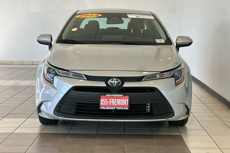 Toyota Corolla Vehicle Full-screen Gallery Image 09
