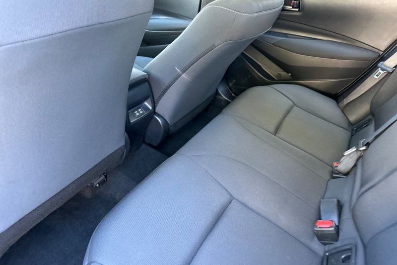 Toyota Corolla Vehicle Full-screen Gallery Image 12