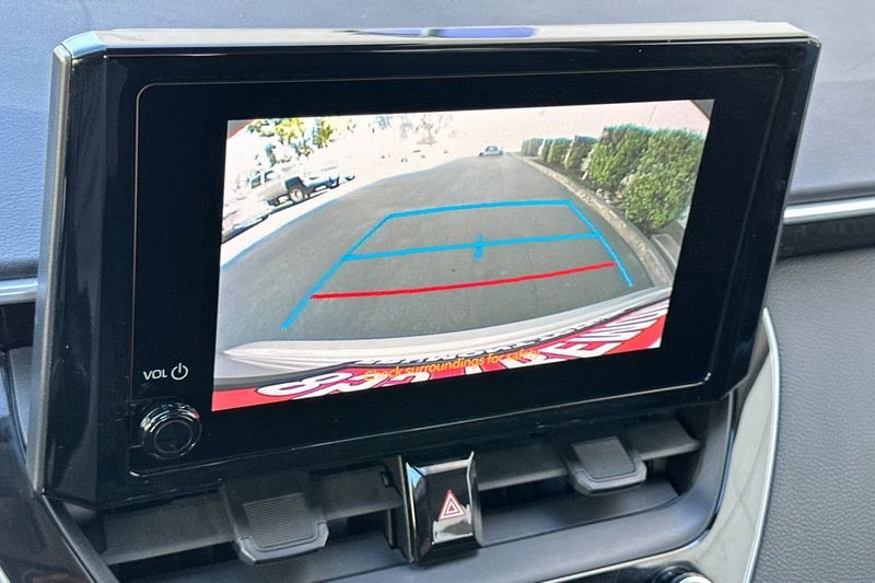 Toyota Corolla Vehicle Full-screen Gallery Image 18