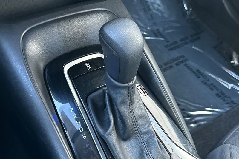 Toyota Corolla Vehicle Full-screen Gallery Image 20