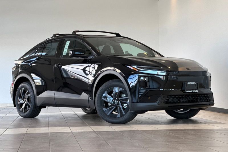 Toyota C-HR Vehicle Full-screen Gallery Image 02