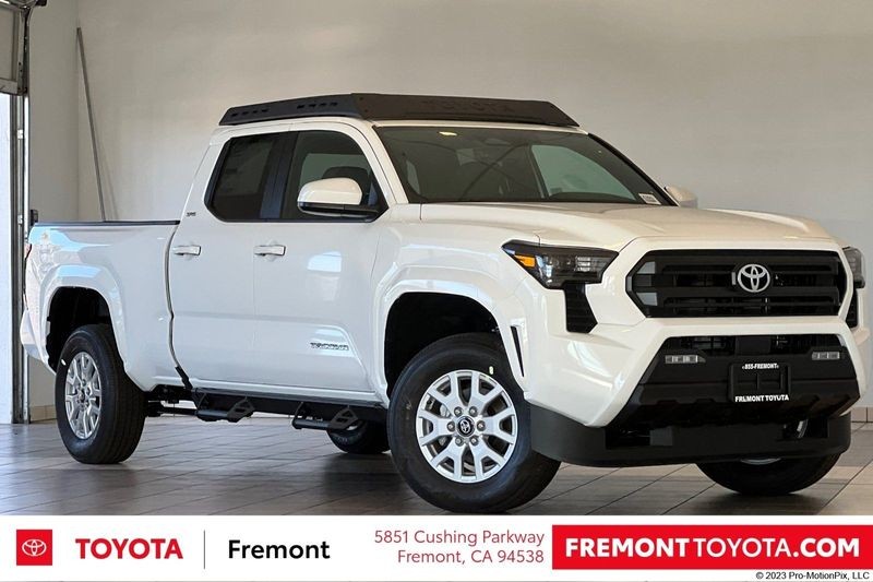 Toyota Tacoma 4WD Vehicle Full-screen Gallery Image 02
