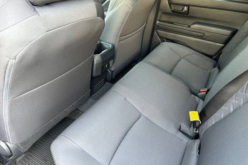 Toyota Tacoma 4WD Vehicle Full-screen Gallery Image 11