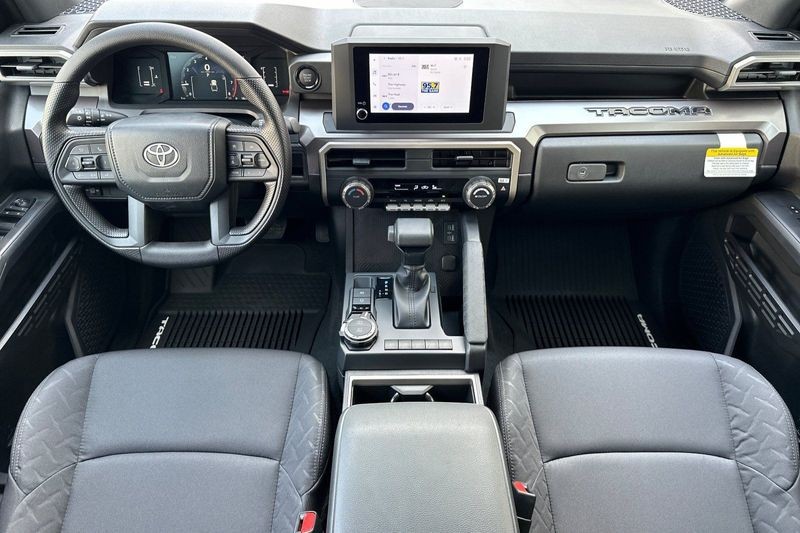 Toyota Tacoma 4WD Vehicle Full-screen Gallery Image 12