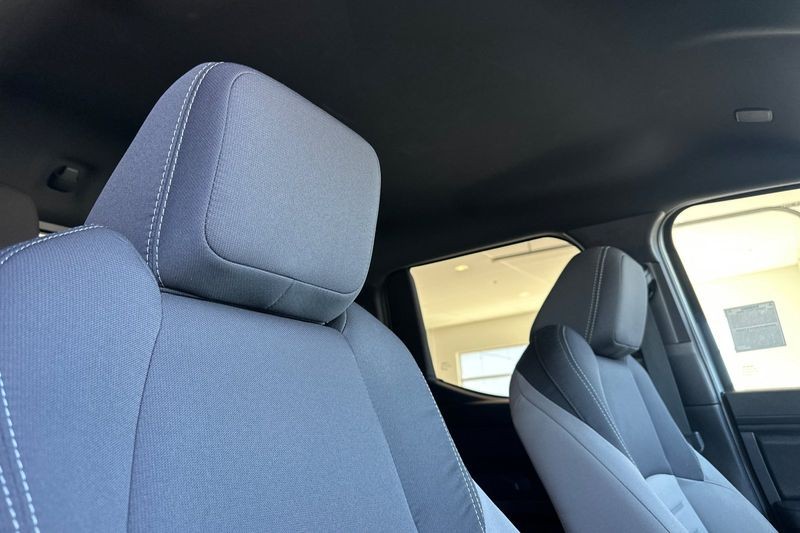 Toyota Tacoma 4WD Vehicle Full-screen Gallery Image 16