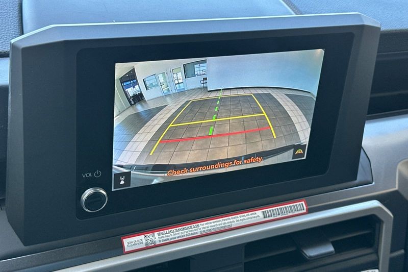 Toyota Tacoma 4WD Vehicle Full-screen Gallery Image 18