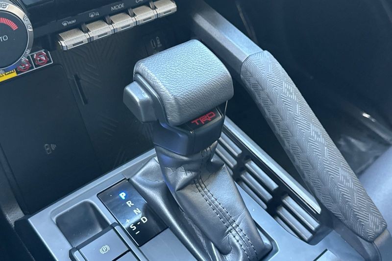 Toyota Tacoma 4WD Vehicle Full-screen Gallery Image 20