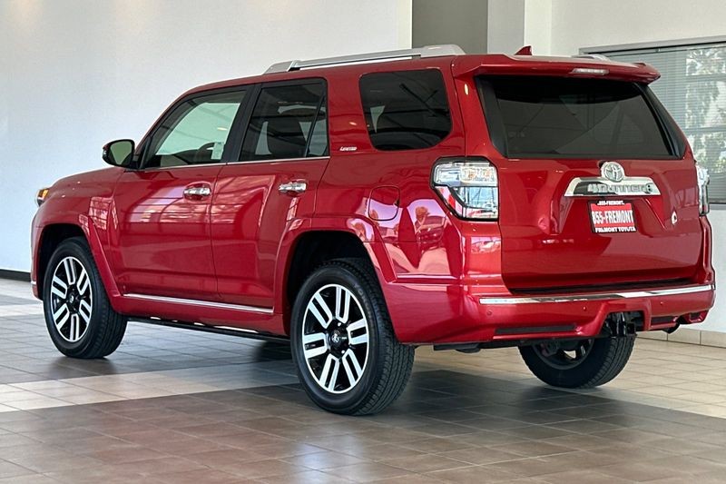 Toyota 4Runner Vehicle Full-screen Gallery Image 06