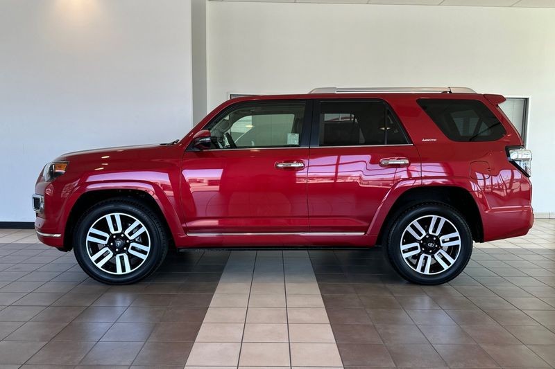 Toyota 4Runner Vehicle Full-screen Gallery Image 07